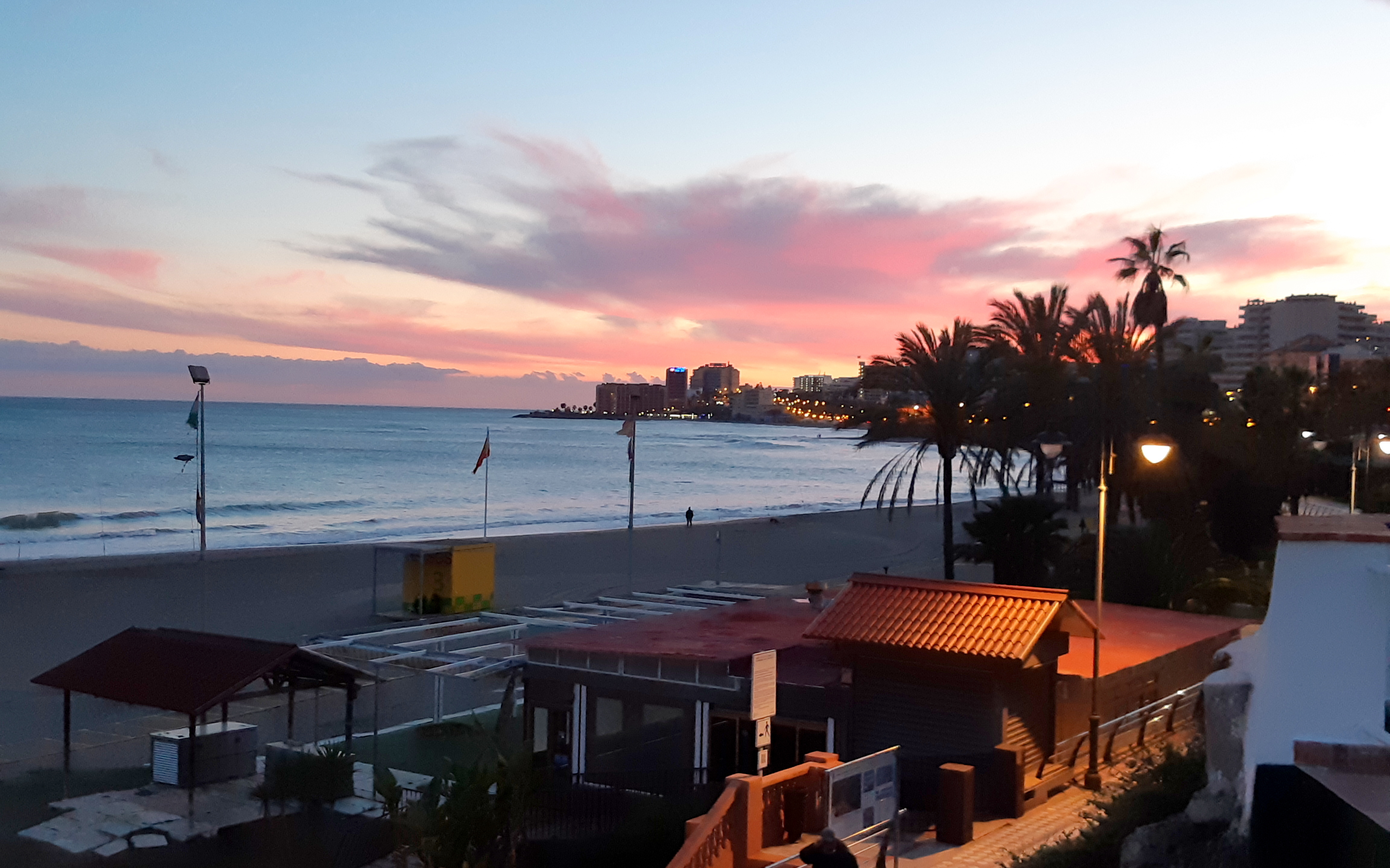 Terrace of beachfront loft apartment in Benalmádena with beautiful sunset views over the sea
